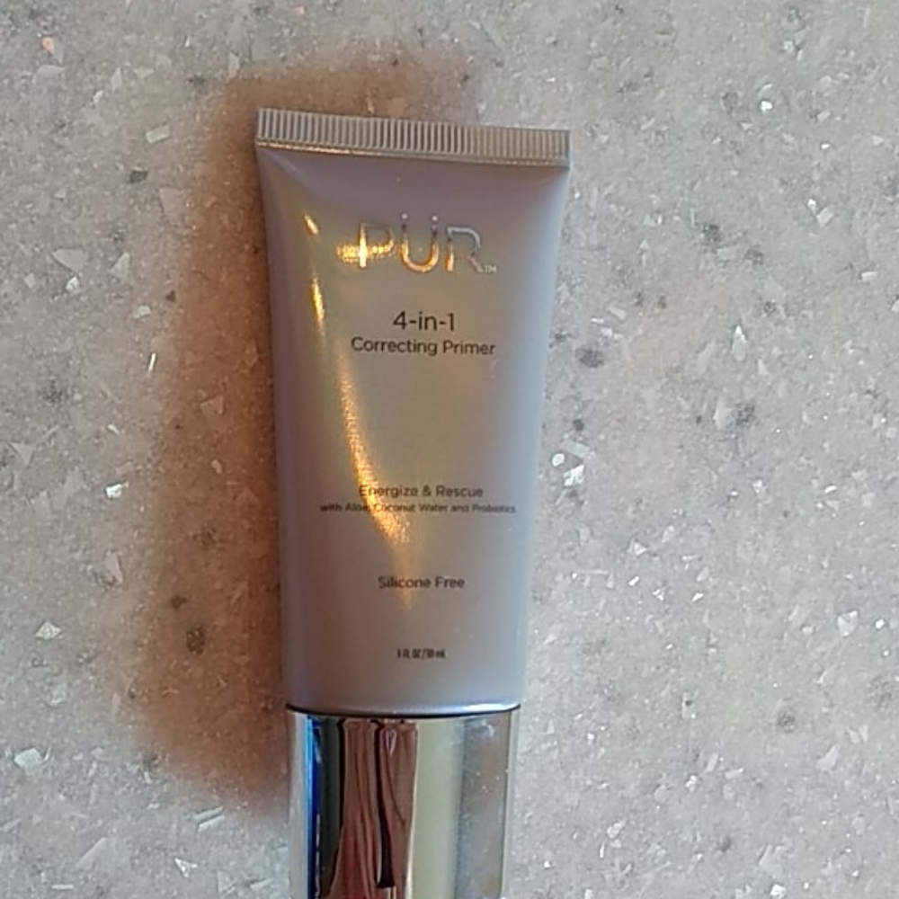 New sealed PUR 4 in 1 correcting primer